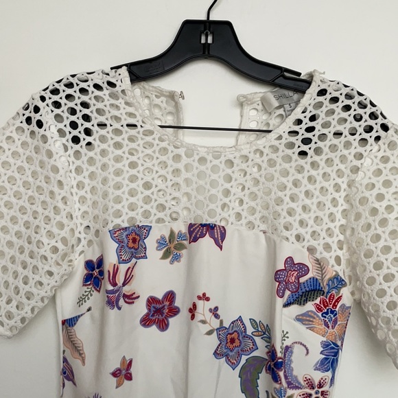 Dress - Picture 4 of 9